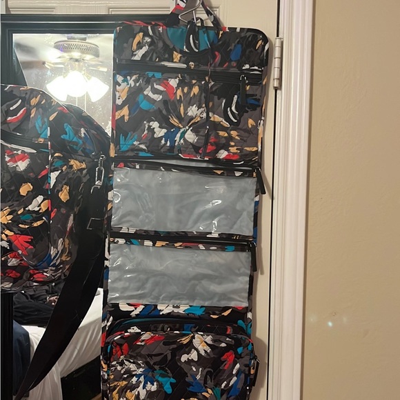 Vera Bradley weekender bag and matching toiletrie bag - Picture 2 of 2